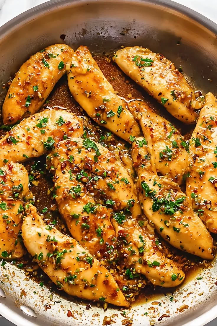 Aiguillettes de poulet moelleuses servies avec légumes frais