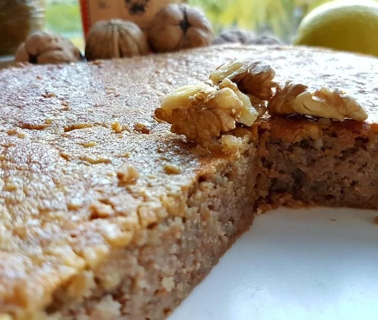 Gâteau aux Noix et au Miel, un dessert savoureux et irrésistible.